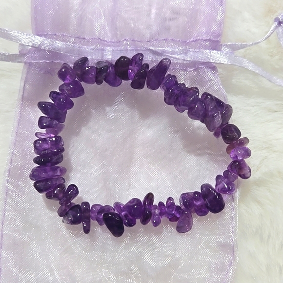 Amethyst stone stretch bracelet NEW with gift pouch - Picture 1 of 3